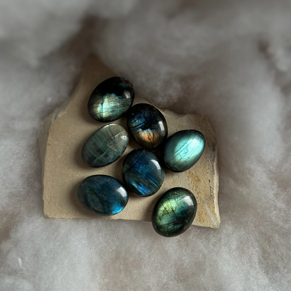 palm stone in Labradorite arcobaleno
