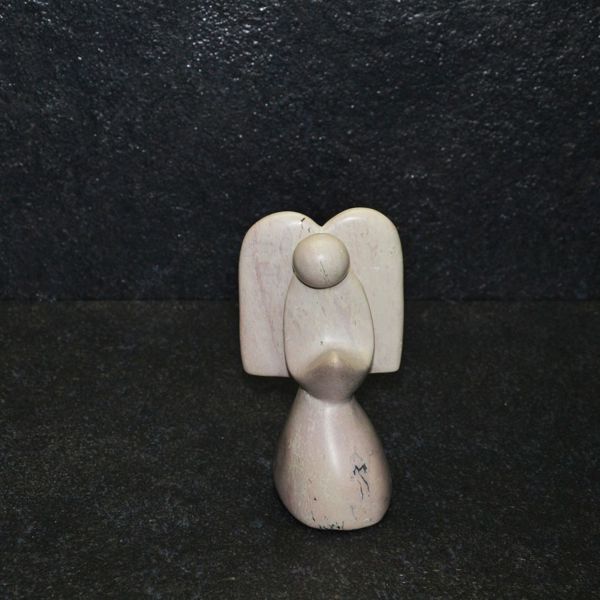 Angelo mochama scultura interamente lavorata a mano artisti kenioty. in pietra steatite o saponaria.