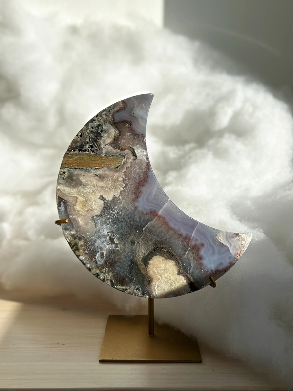 Mezzaluna in Agata Muschiata e Calcedonio