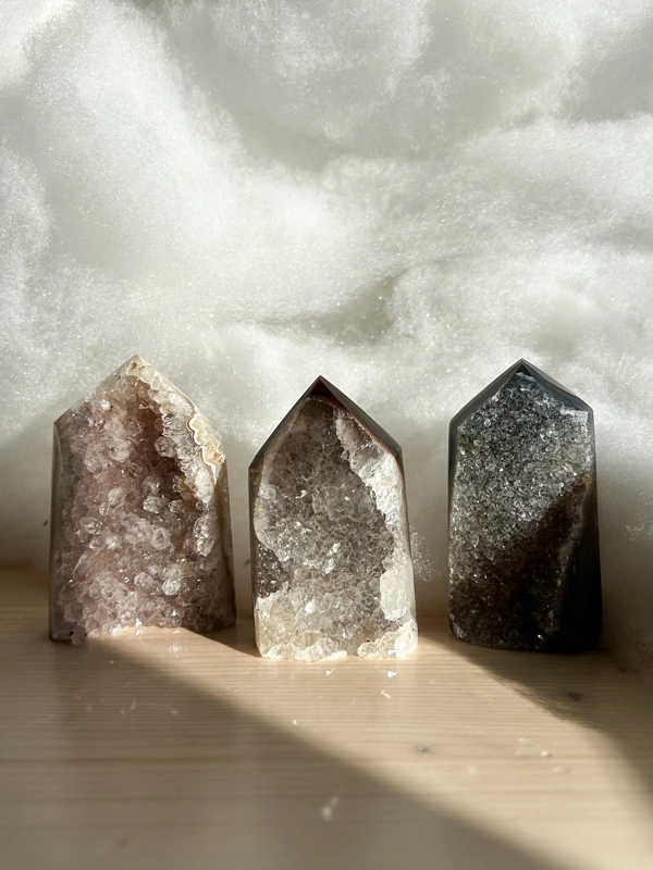 Punte in Agata con cristallizzazioni di Quarzo