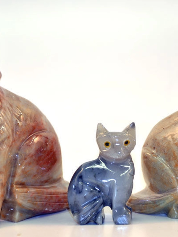 Gatto seduto pietra cm.3