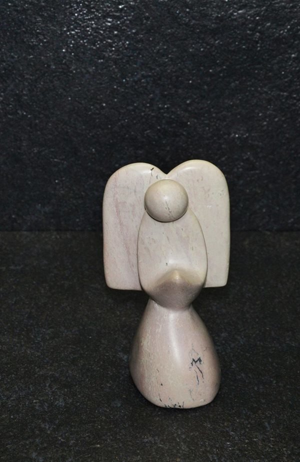 Angelo mochama scultura interamente lavorata a mano artisti kenioty. in pietra steatite o saponaria.