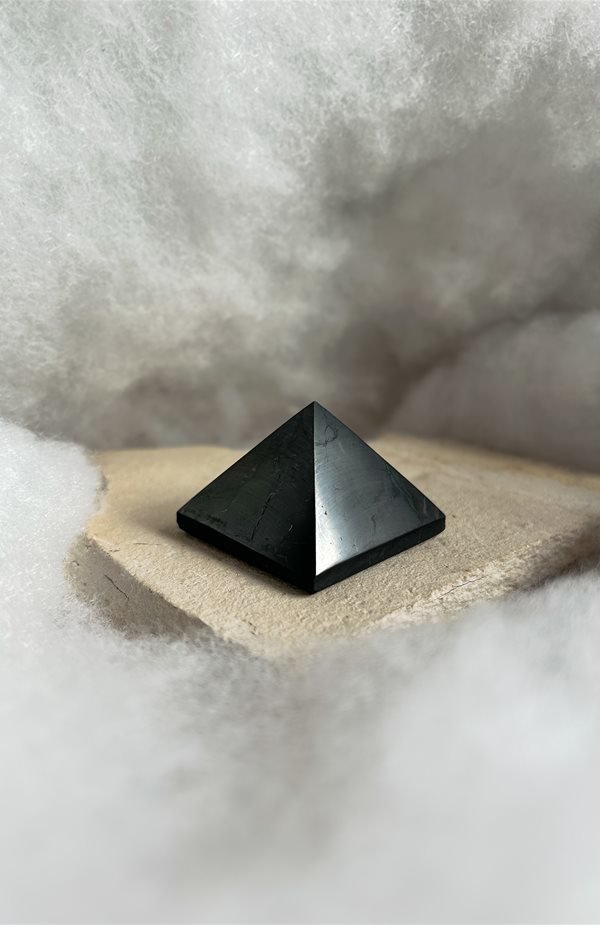 piramide in Shungite
