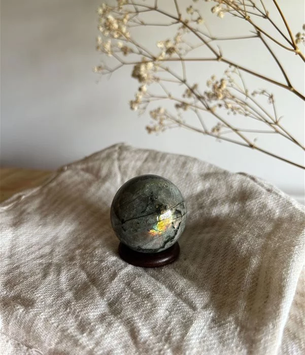 sfera in Labradorite arcobaleno