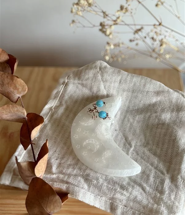 mezzaluna in Selenite