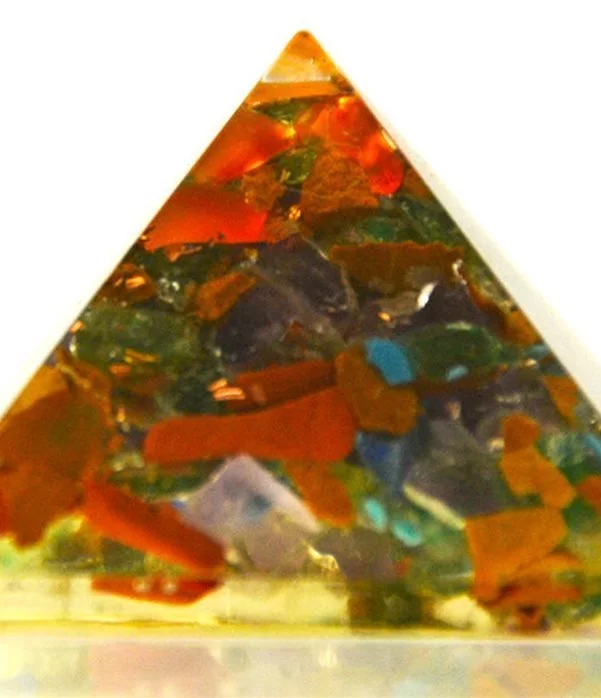 Piramide orgonite multicolor
