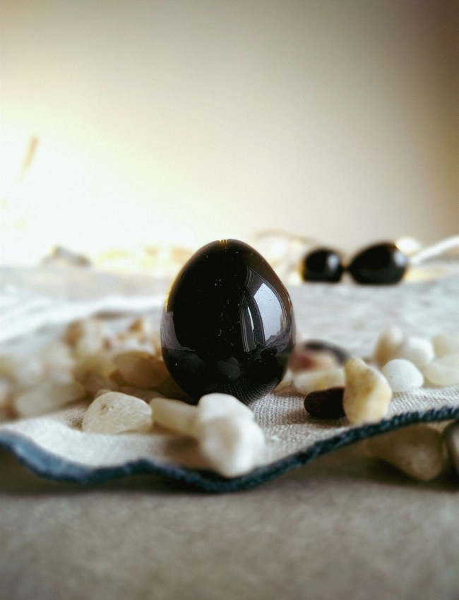 Yoni Egg in Ossidiana