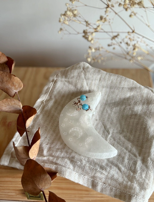 mezzaluna in Selenite