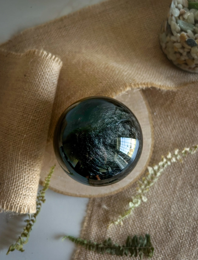 sfera in Ossidiana nera