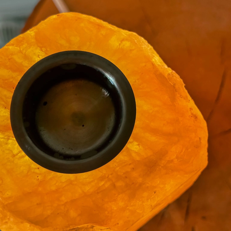 lampada di sale dell'Himalaya con bruciaessenze