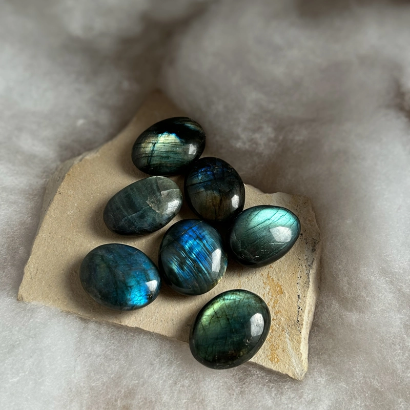 palm stone in Labradorite arcobaleno