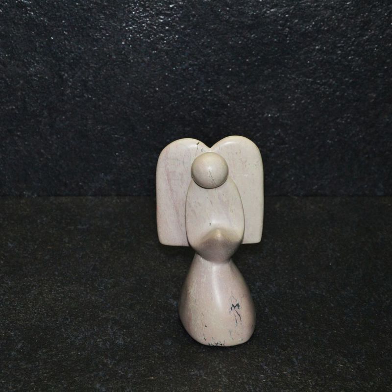 Angelo mochama scultura interamente lavorata a mano artisti kenioty. in pietra steatite o saponaria.