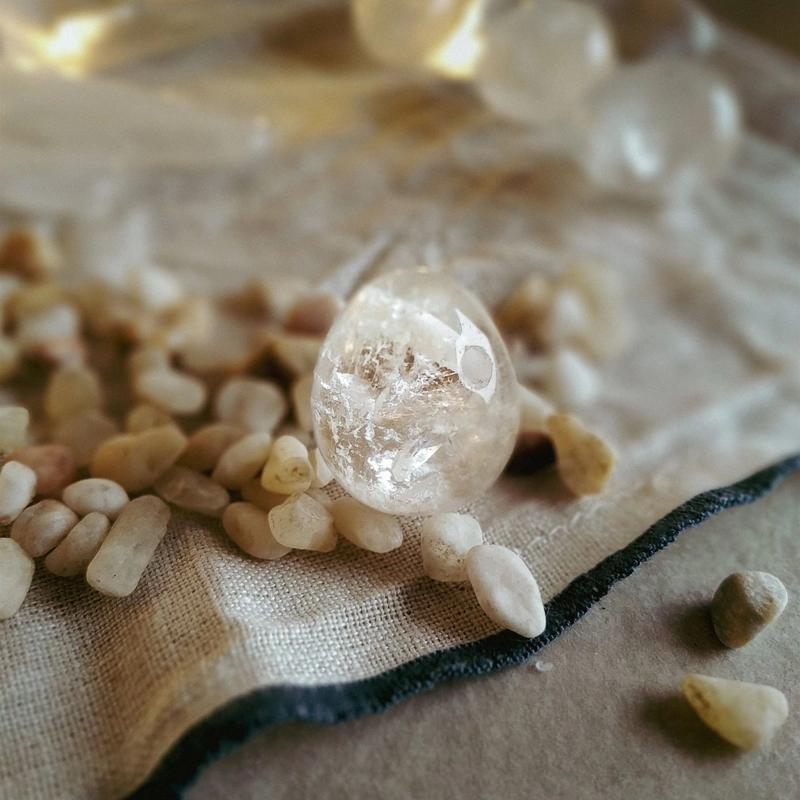 Yoni Egg in Quarzo Ialino