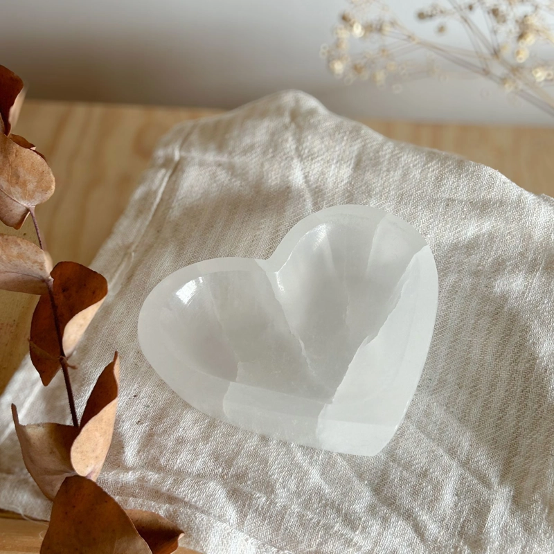 bowl cuore in Selenite