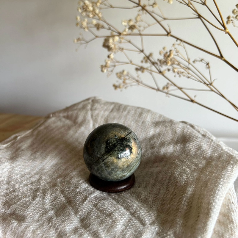 sfera in Labradorite arcobaleno