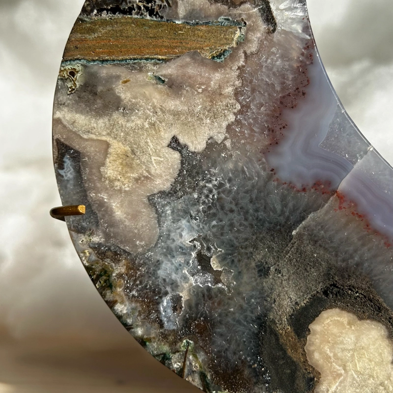 Mezzaluna in Agata Muschiata e Calcedonio