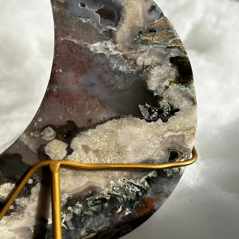 Mezzaluna in Agata Muschiata e Calcedonio