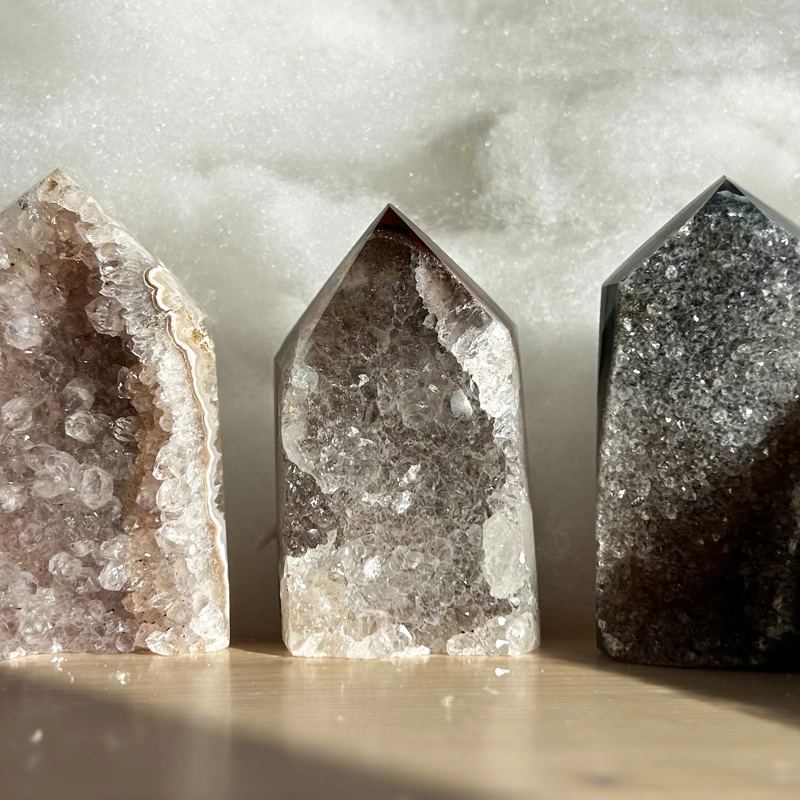 Punte in Agata con cristallizzazioni di Quarzo