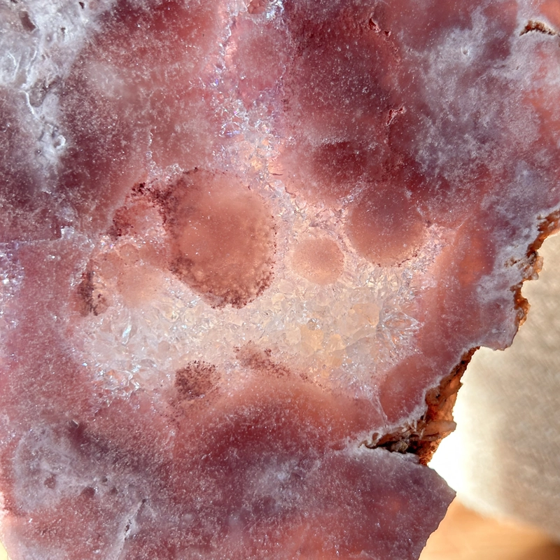 ametista rosa su base