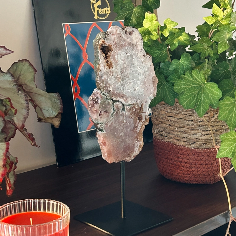 ametista rosa su base