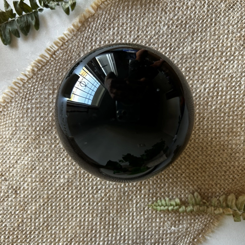 sfera in Ossidiana nera