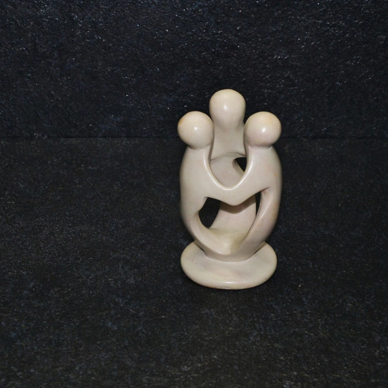 Amicizia scultura lavorata interamente a mano da artisti kenioty. in pietra steatite o saponaria.