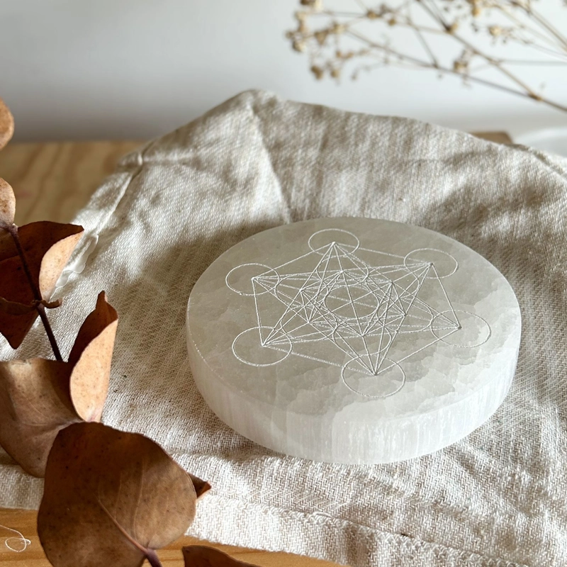 energizza ambienti e cristalli - cubo di metatron in Selenite