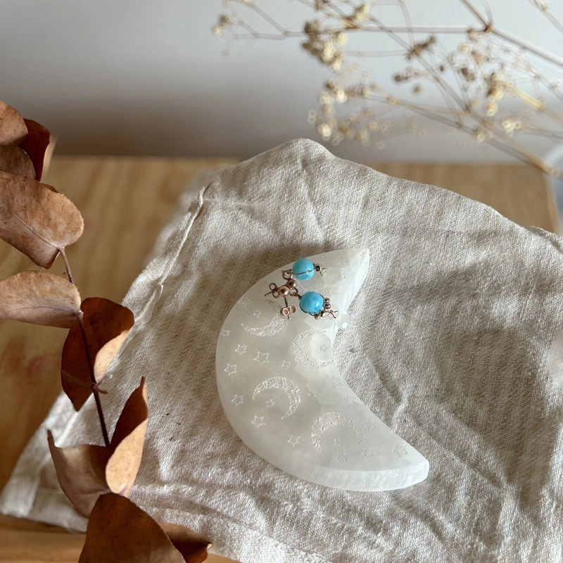 mezzaluna in Selenite