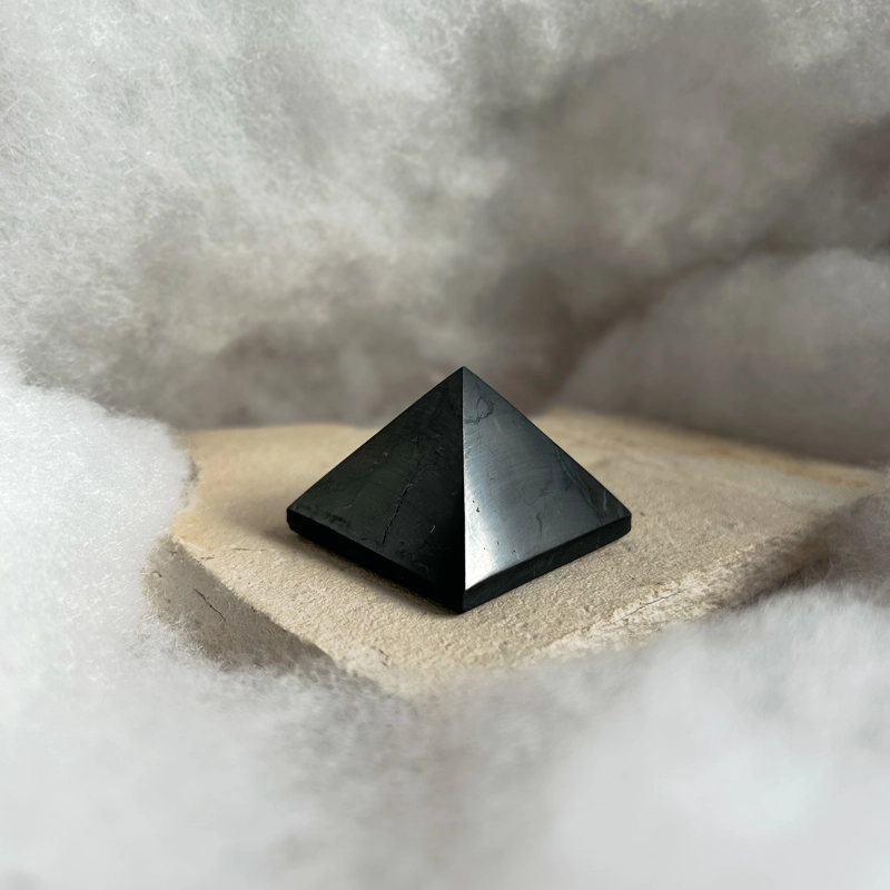 piramide in Shungite