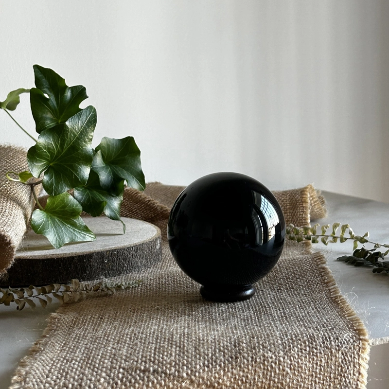 sfera in Ossidiana nera