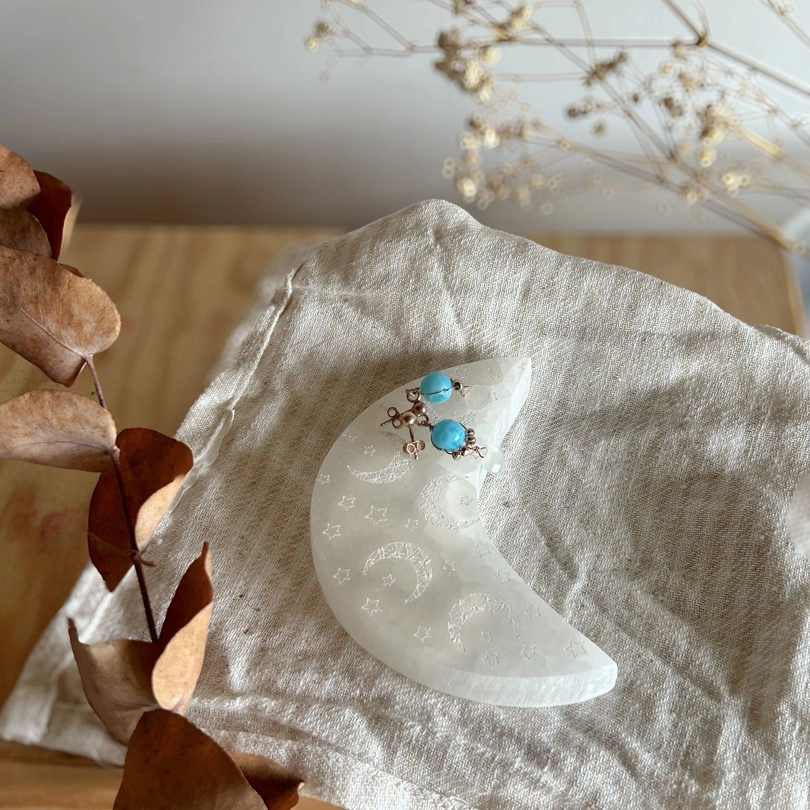 mezzaluna in Selenite